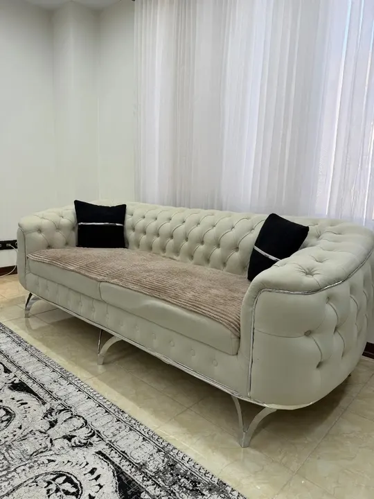 دوتا کاناپه و میز ناهار خوری چهار نفره