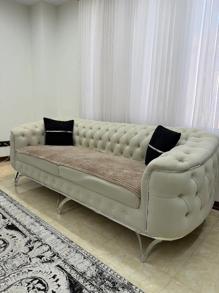 دوتا کاناپه و میز ناهار خوری چهار نفره